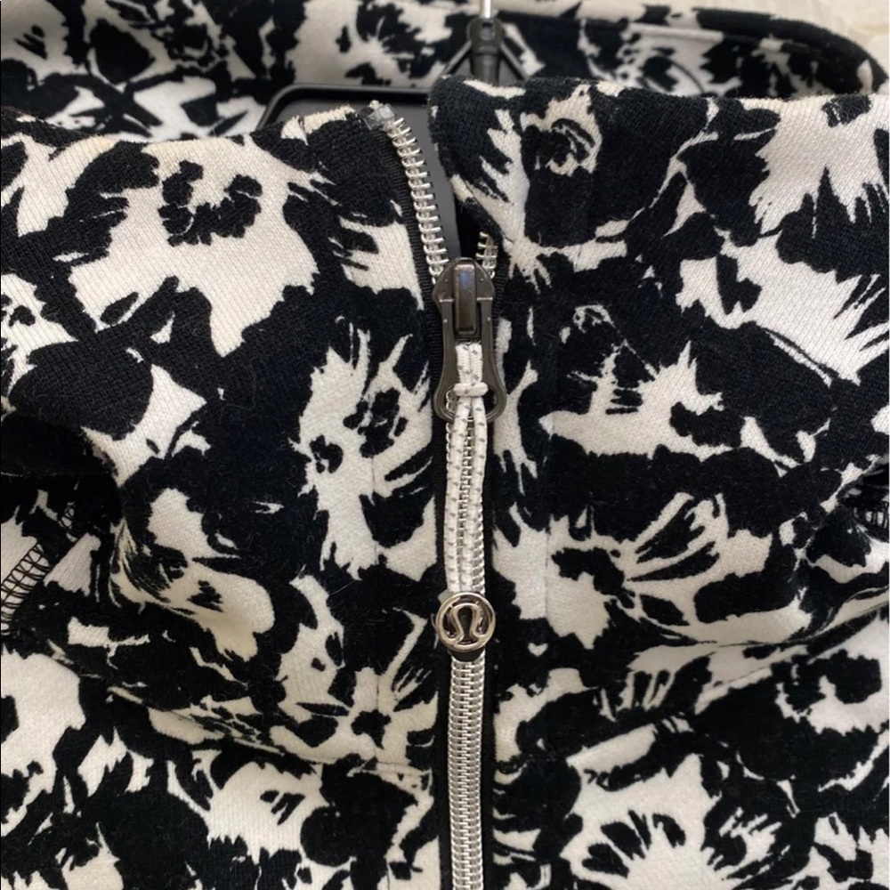 Lululemon jacket - Picture 2 of 7